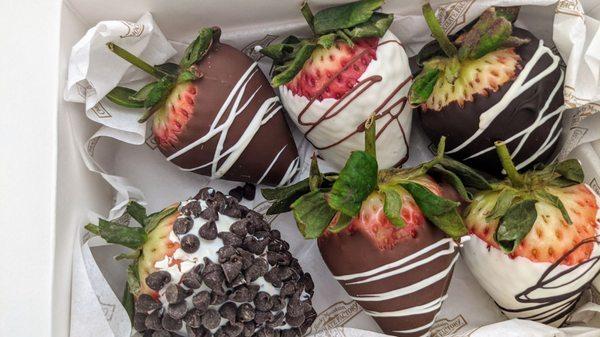 Chocolate covered strawberries for Valentine's day. Omg. Delicious!