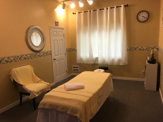 WE CAN ACCOMMODATE SINGLE OR COUPLE MASSAGES, ALONG WITH BACK WALKING.