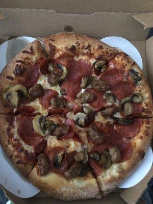 Small pizza with sausage, pepperoni and mushroom. :-)