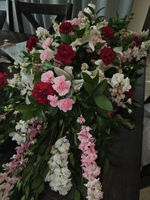 The sweetheart table arrangement.