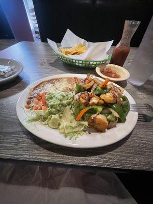 Shrimp fajita (lunch portion)