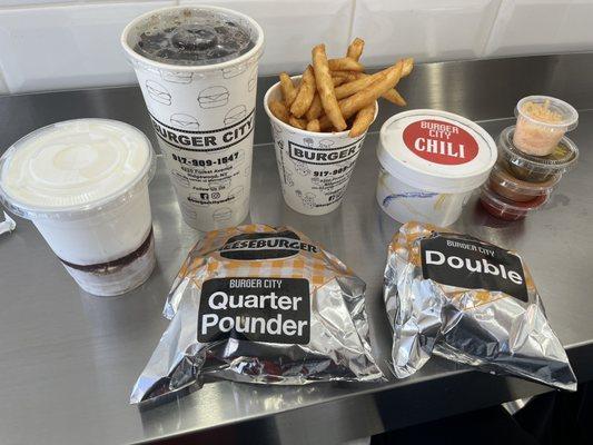 Quarterpounder, Double Cheeseburger, Chili Large, Root Beer, Black & White Shake, French Fries