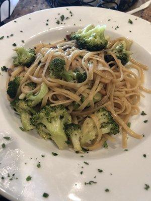 Linguini with Broccoli, Garlic & Oil