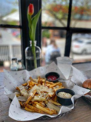 Fries with creamy aioli; mmmm so good, especially the crunchy ones!