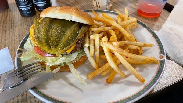 Jalapeño burger... no jalapeño but they put a green pepper ‍