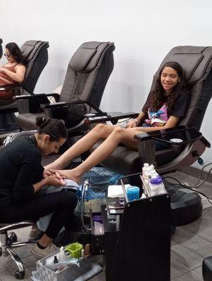 The first pedicure for my daughter was so happy.