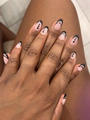 Virtual nails with a beautiful gel design. All worth it