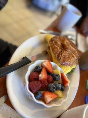 Croissant, fresh fruit