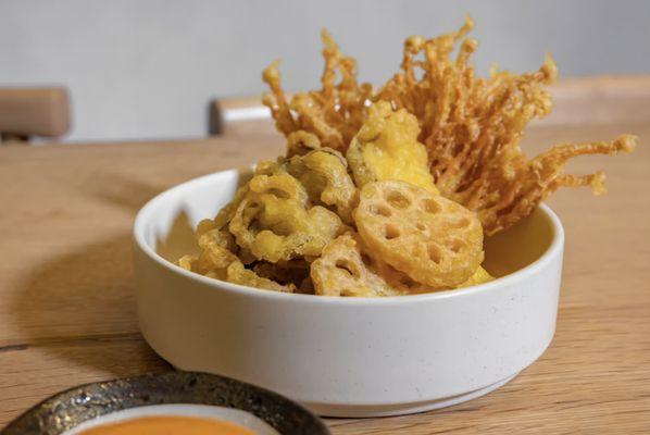 Hed Sa Dung (Vegan) - Crispy seasonal mushroom and lotus root served with Pring's spicy mayo