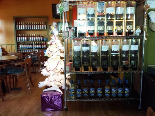 Great selection of bulk loose leaf teas and coffee flavorings.