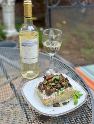 Mushroom montadito paired with a white Bordeaux