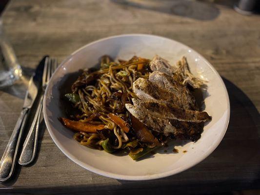 Yakisoba with grilled chicken