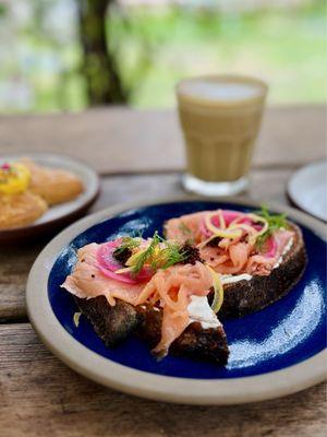 Smoked salmon tartine