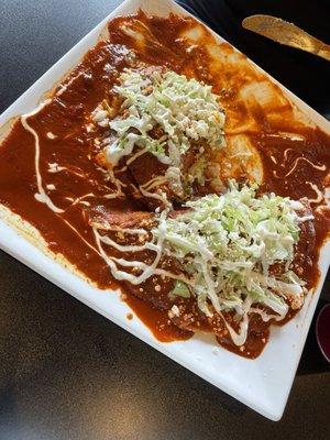 Enchiladas Rojas De Pollo