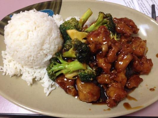 General Tso Chicken Lunch Special with extra broccoli