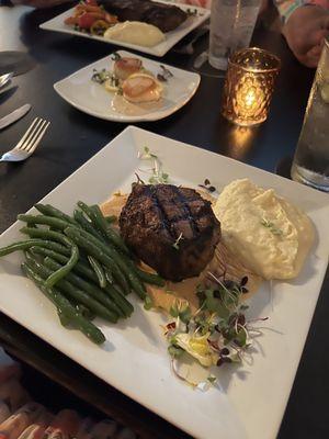 This is the filet mignon, garlic mashed potatoes, green beans with scallops.