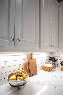 kitchen backsplash with subway tile