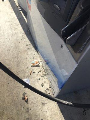 6/15/2018: Broken glass! Unacceptable--clean it up, please.