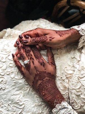 This is a henna stain with the gorgeous tones of natural Mehndi.