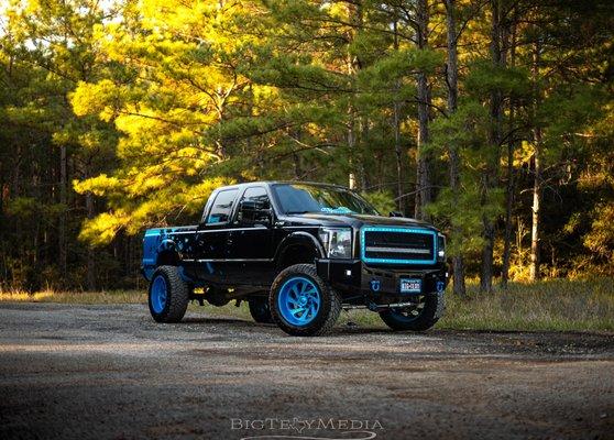 3" XCLUSIVE leveling kit on 22x12 Fuel wheels