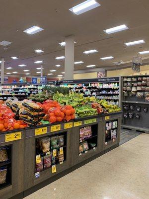 Fruits & vegetables aisle