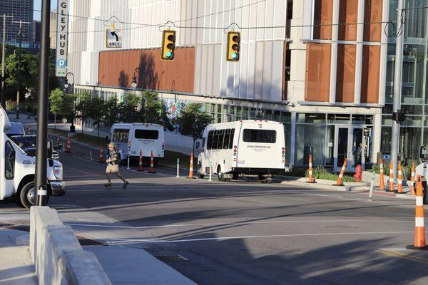 Lavdas buses parking in the bike lanes per yoozh