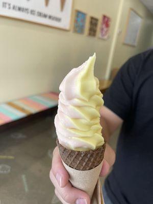 Pineapple basil/Osmanthus white peach swirl