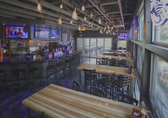 The Brick House is a slice of Bourbon Street at the Lake, with a New Orleans inspired kitchen and bar featuring mouth watering Cajun cuisi