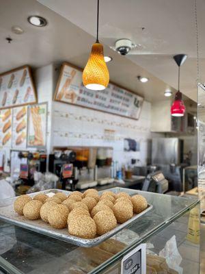 Sesame balls with mung bean filling