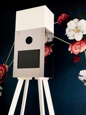 Elegant Platinum Photo Booth