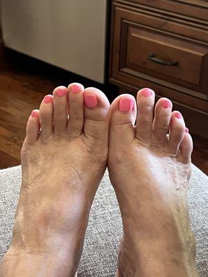 My pretty toes by Tami.