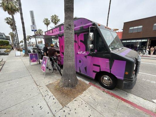 the Vale Express Cold Brew truck in front of On Cloud on Abbot Kinney (1424 Abbot Kinney)