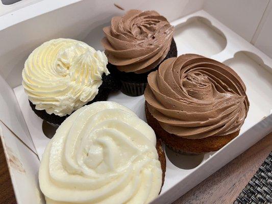 From the left clockwise: Vanilla on chocolate cake, chocolate on chocolate cake, chocolate on banana, and cream cheese on banana.