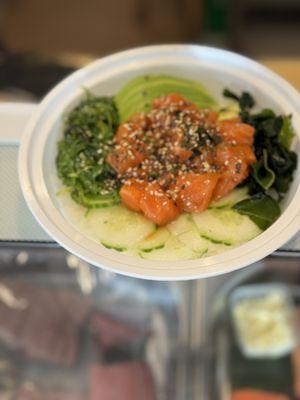 Salmon poke bowl to go with