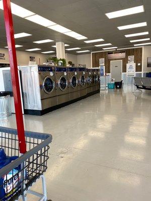 Twist & Turn Laundromat Services