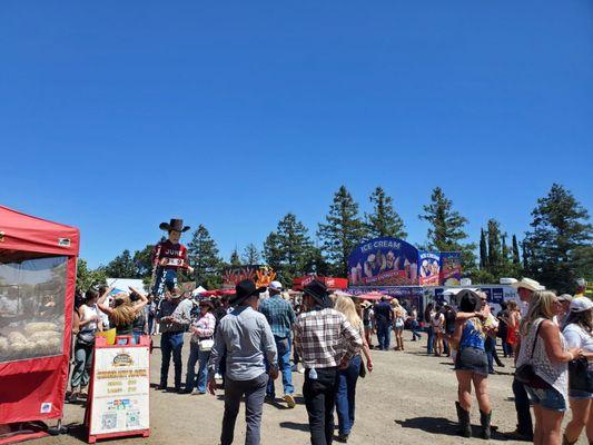 Food and drink vendors, and early afternoon crowd