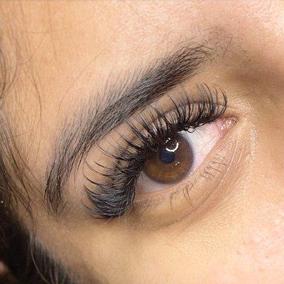 "Lash strip" style volume lash