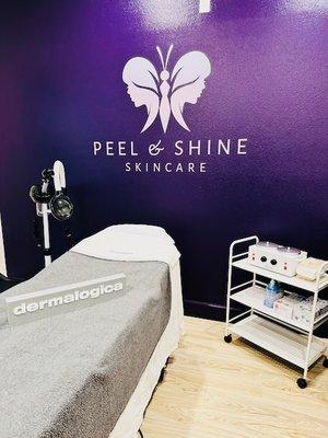 Peel & Shine is a vibrant modern space for all your Facial & Wax needs. I use the latest equipment and products that are tried & tested.