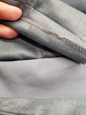 Invisible Hemming on a suit pant.
Dobladillo invisible en un pantalon de vestir.