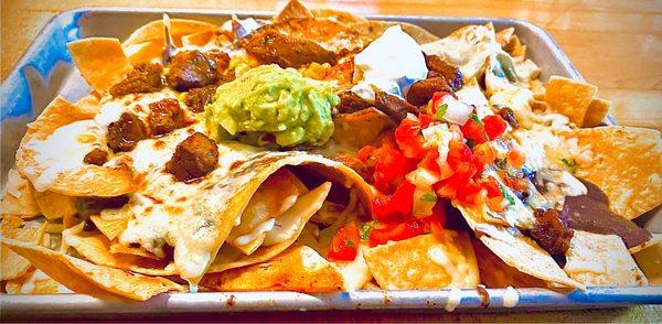 Nachos Tradicionales, nothing traditional about a tray of nachos which could feed a family of five!!! Not complaining, trust!!!