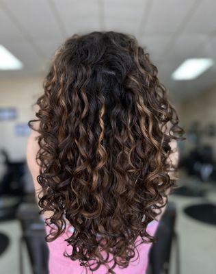 Curly cut and balayage