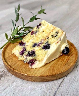 Lemon Blueberry Cake (IG: Hangryforwhat)