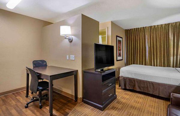 Extended Stay America Suites - Tampa - Airport - N. Westshore Blvd.