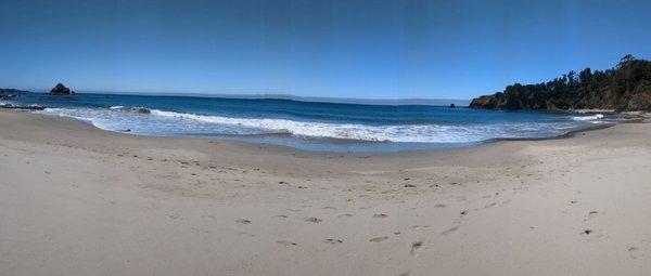 A more panoramic view from the beach just below the Whale Watch Inn.