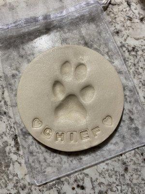 Memorial paw print