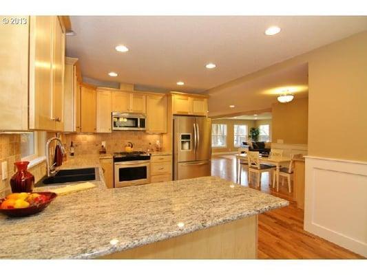 Installation done by PDX Cabinets & Granite.