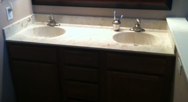 Seamless double-bowl vanity top