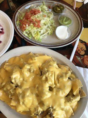 Nachos supreme with shredded beef