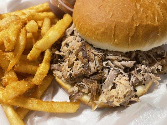 Pulled pork sandwich with crispy fries. Slightly spicy barbecue sauce, very tasty.