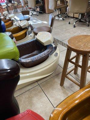 Sanitary routine operations for each pedicure station. My favorite thing at a salon!